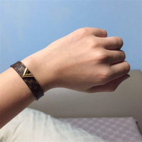 essential v bracelet.